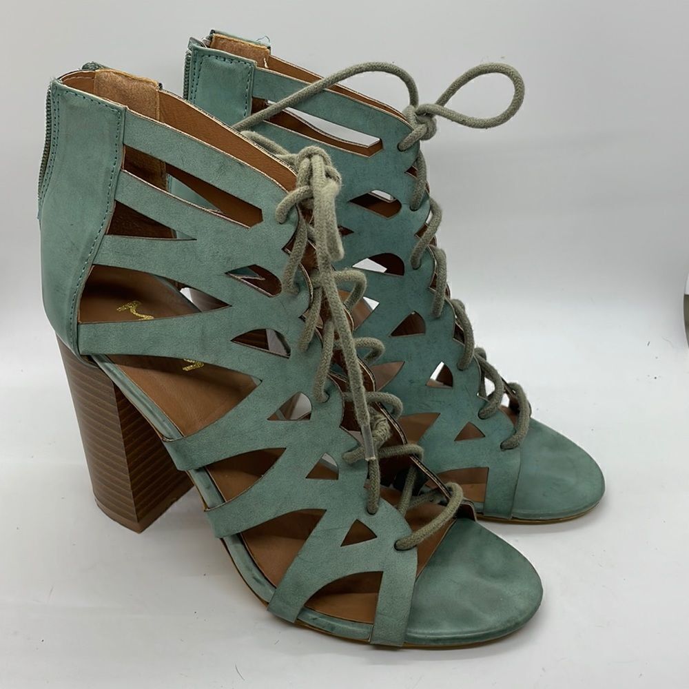 Trendy Mi.im Prague Teal Gladiator Style Sandals Size 7.5 Block Heel